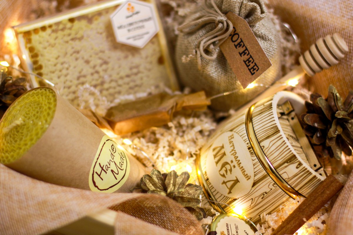 С новым годом картинки виды меда в подарочном наборе