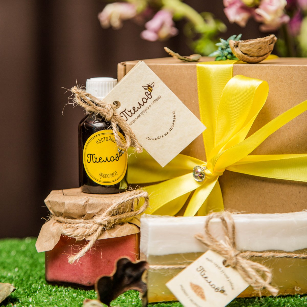 Подарки в крафт коробках