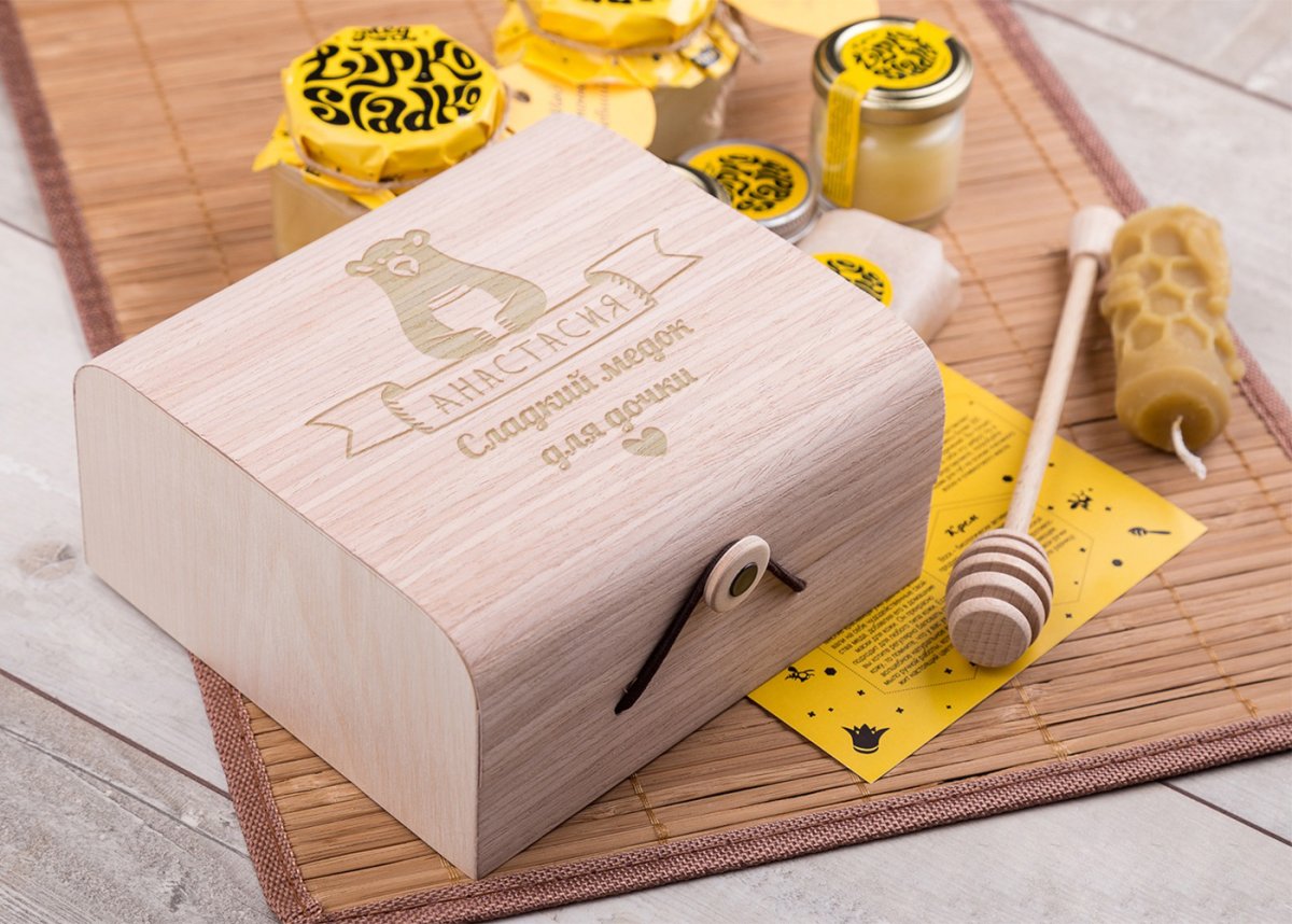 Надпись на коробке с подарком