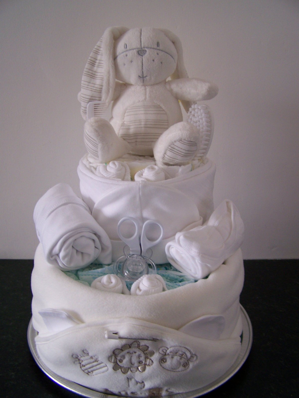 Подарок из памперсов для девочки своими