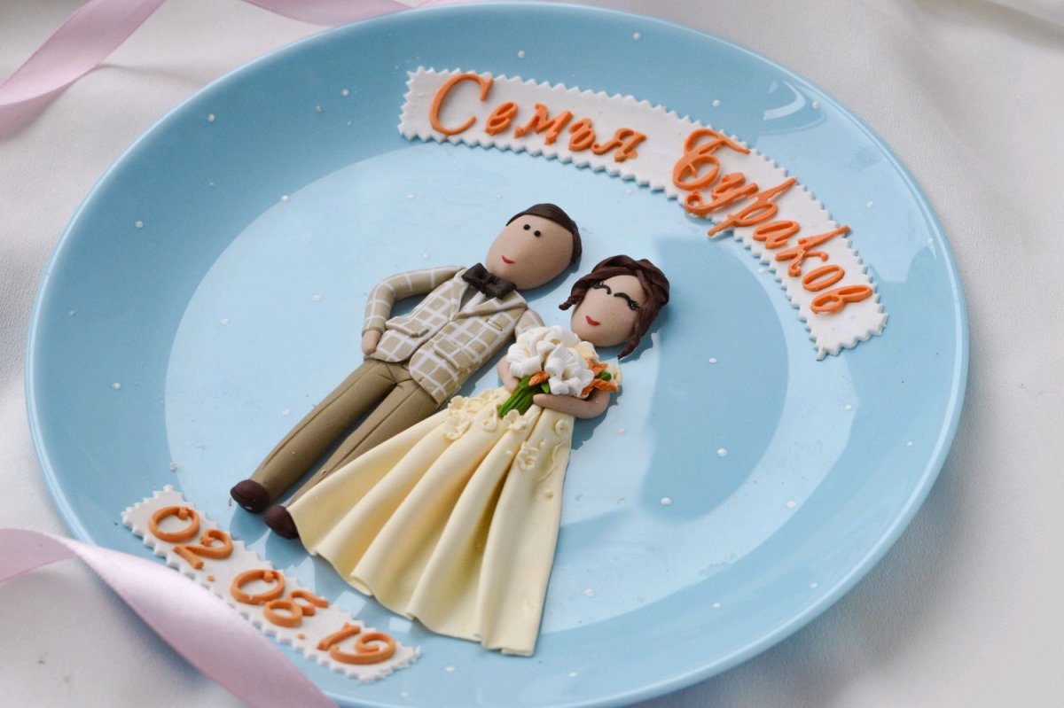 Памятный подарок на свадьбу молодоженам