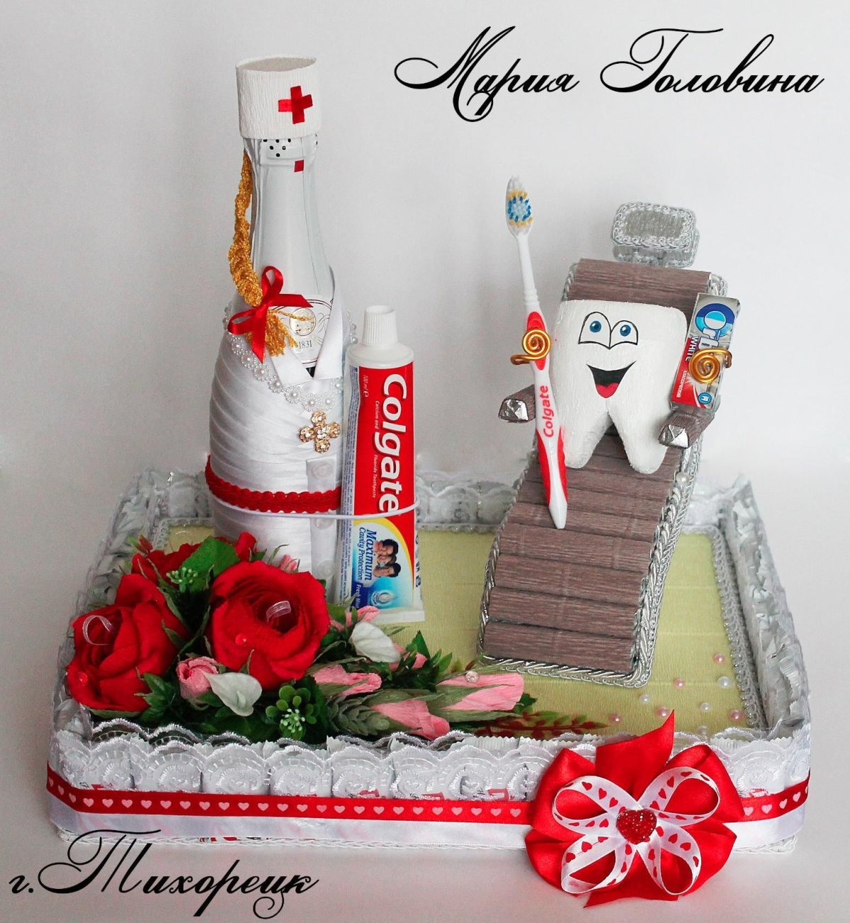 Подарок из конфет медику