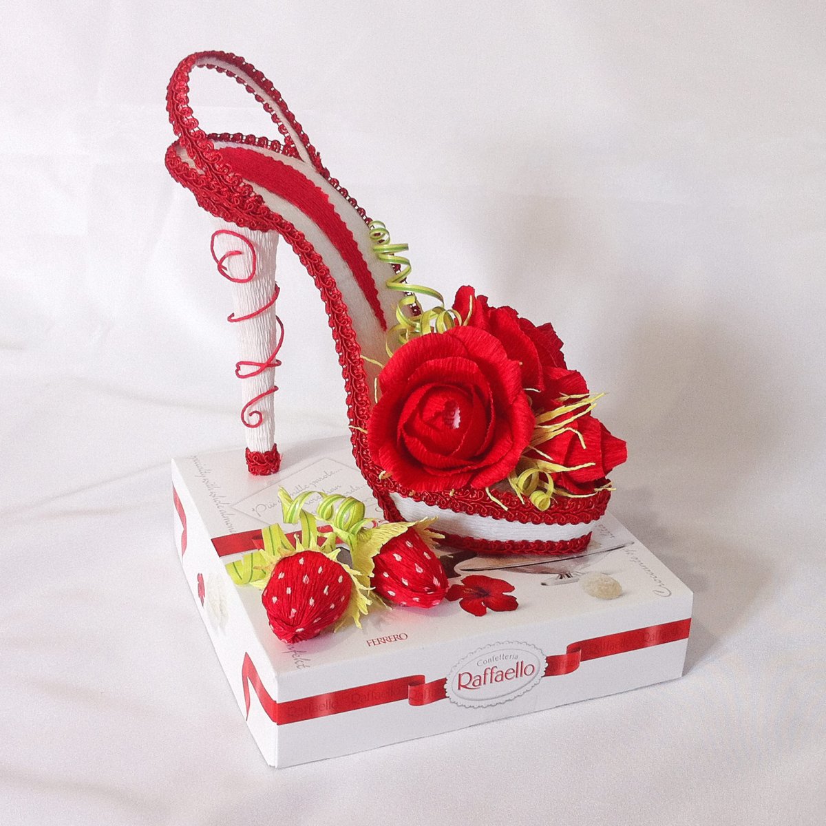 Подарок из конфет