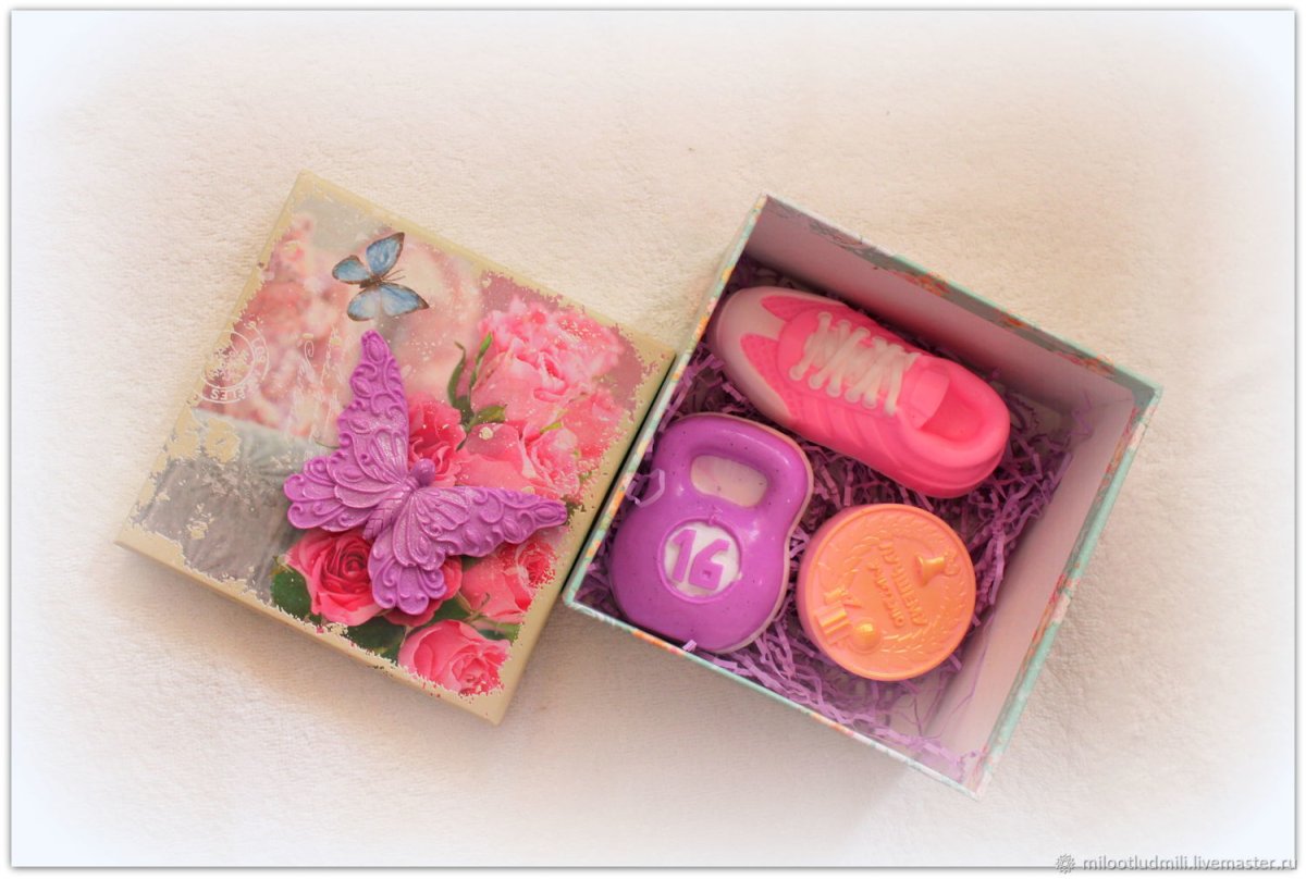 Мяч из конфет