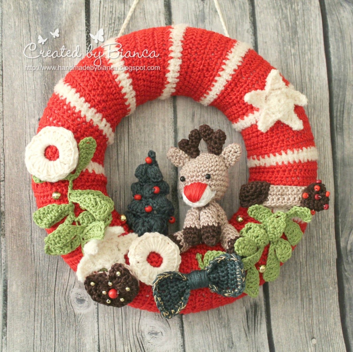 Вязаный новогодний венок