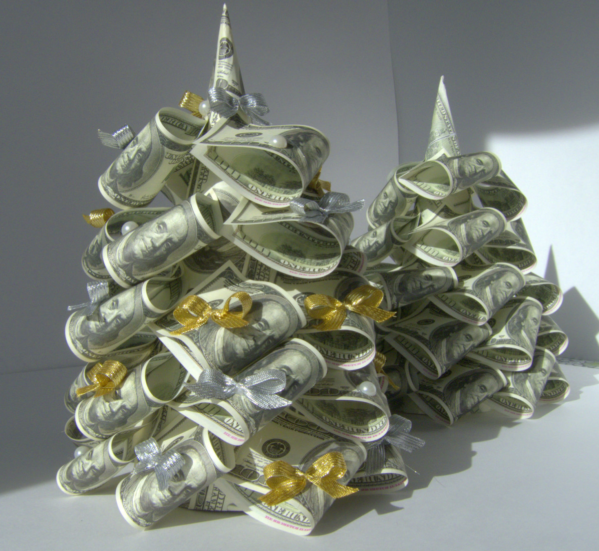 Корона из денежных купюр