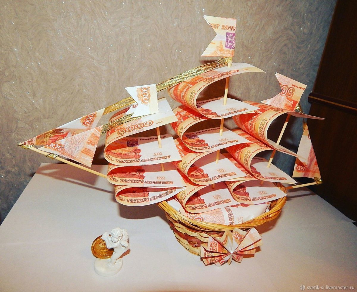 Букет с деньгами и цветами розы