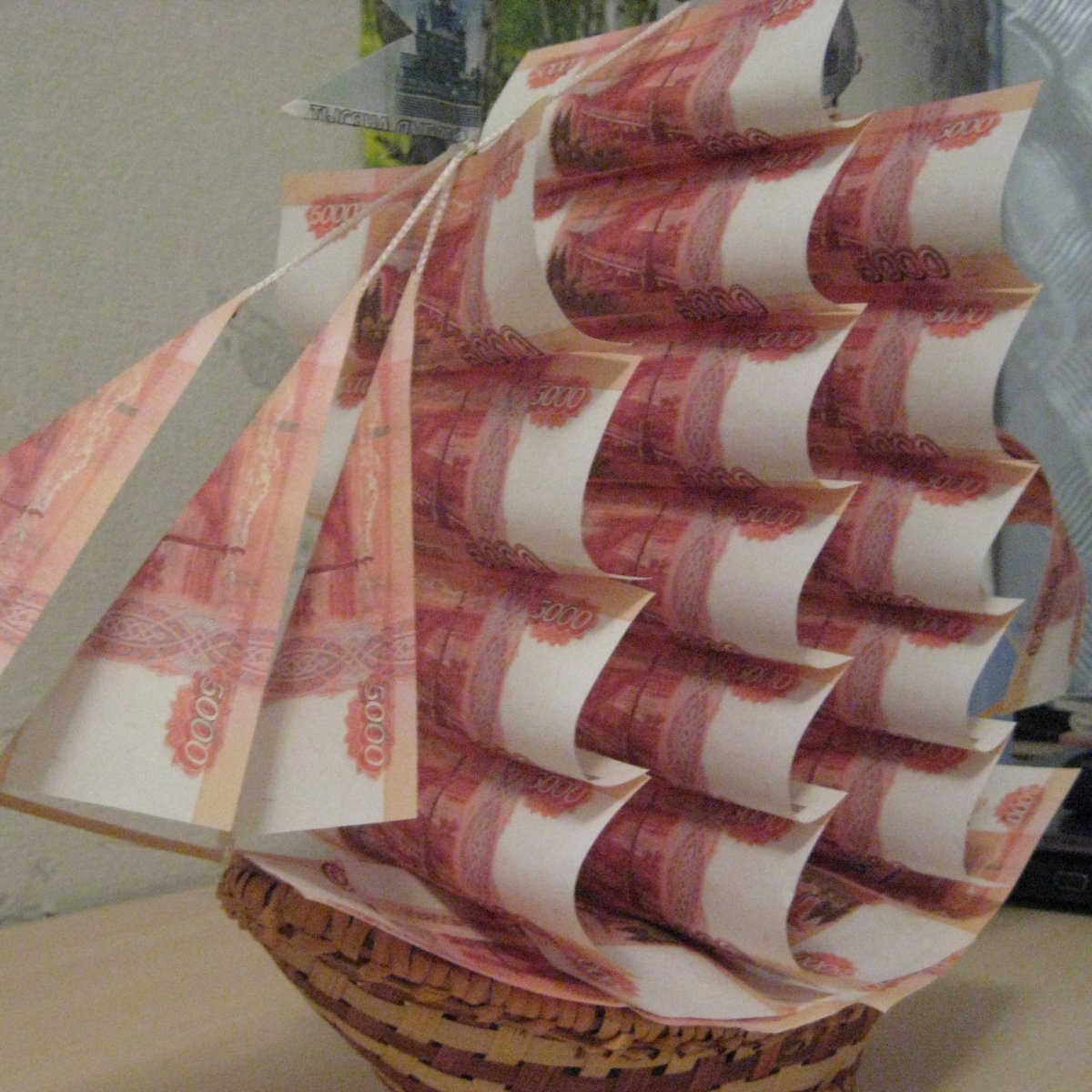 Оригинальный букет из денег и таранки