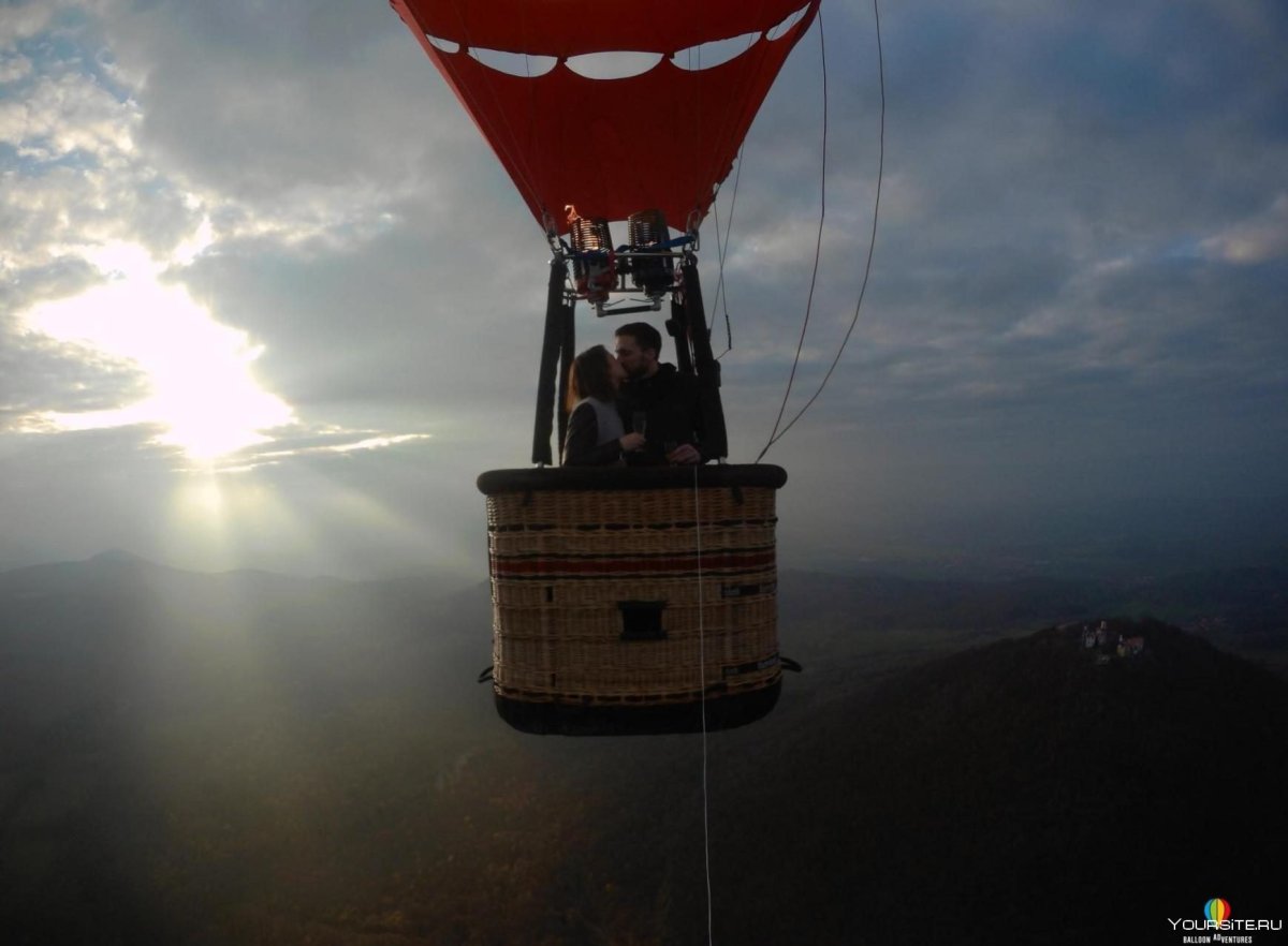 Цветочная композиция с воздушным шаром