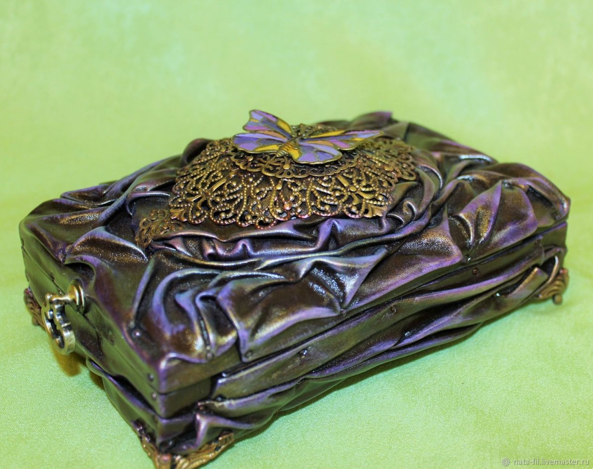 Подарок из конфет для любимого