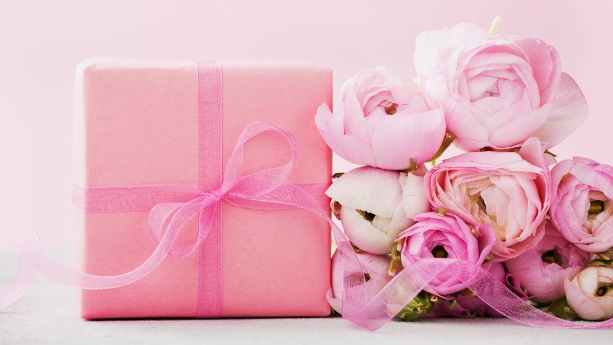 Подарочная коробка с цветами