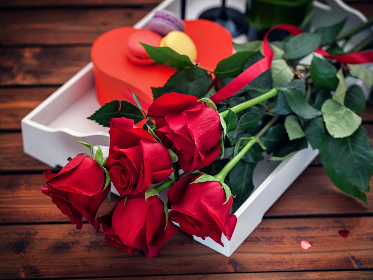 Шикарные цветы и конфеты