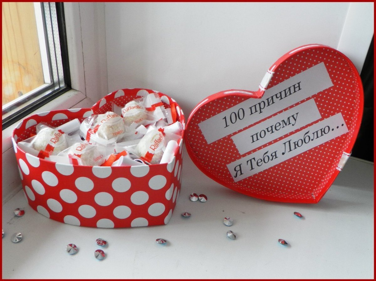 Украшение номера лепестками роз