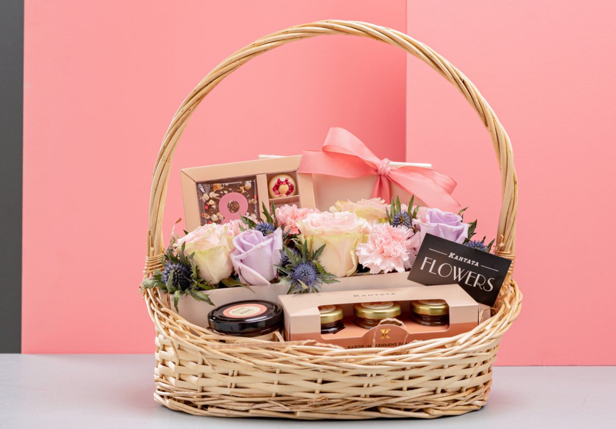 Конфетный букет в корзинке