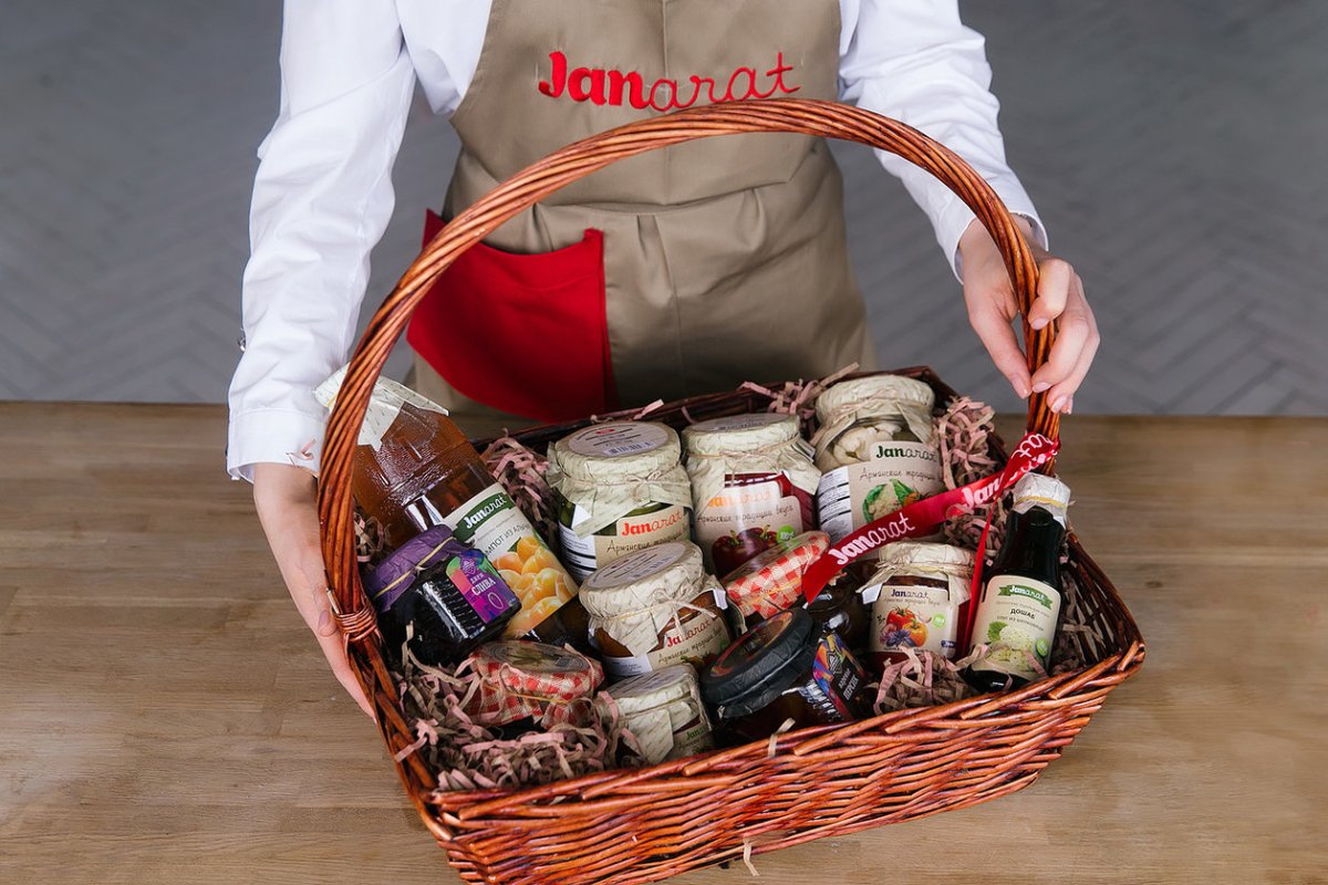 Армянские корзина с подарками