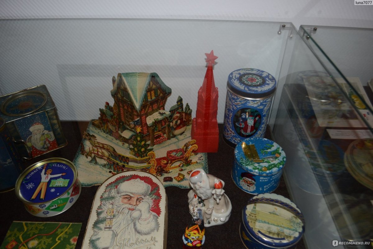 Новогодний стол с телевизором