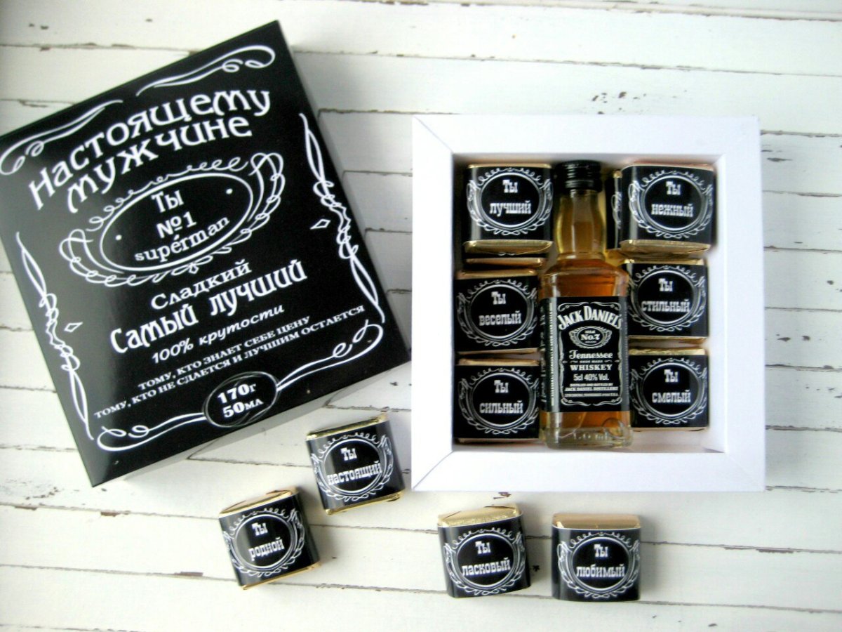 Машина КАМАЗ из конфет