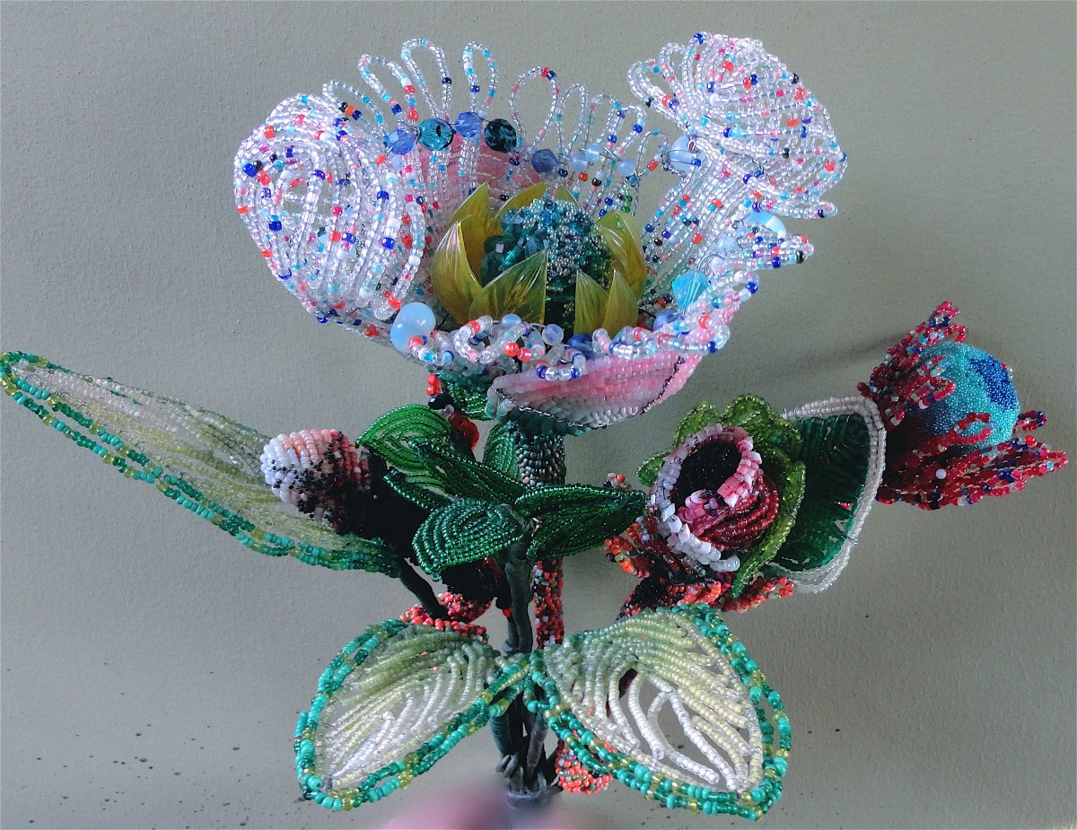 Цветы из бисера Марио риволи