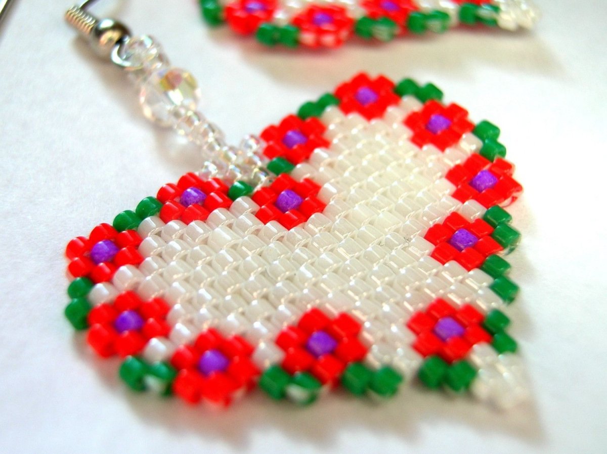 Сережки сердечки из бисера
