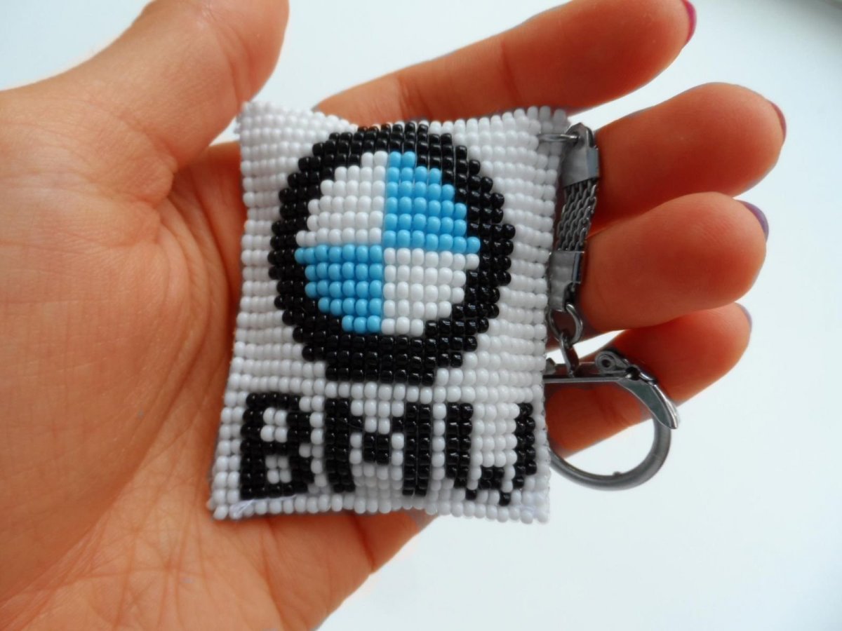 Брелок из бисера