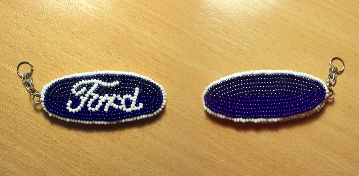 Вышитая брошь новогодние