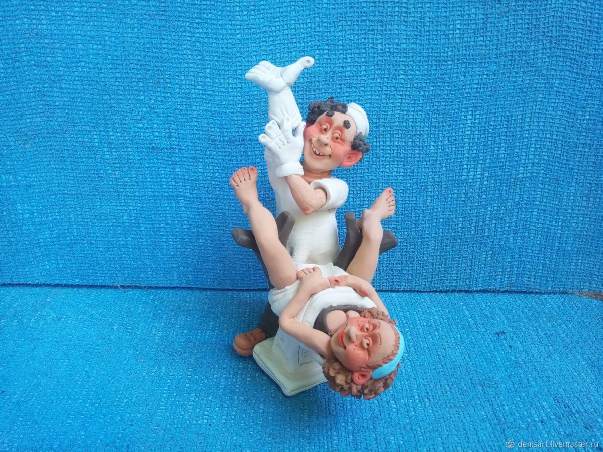 Брошь для врача гинеколога