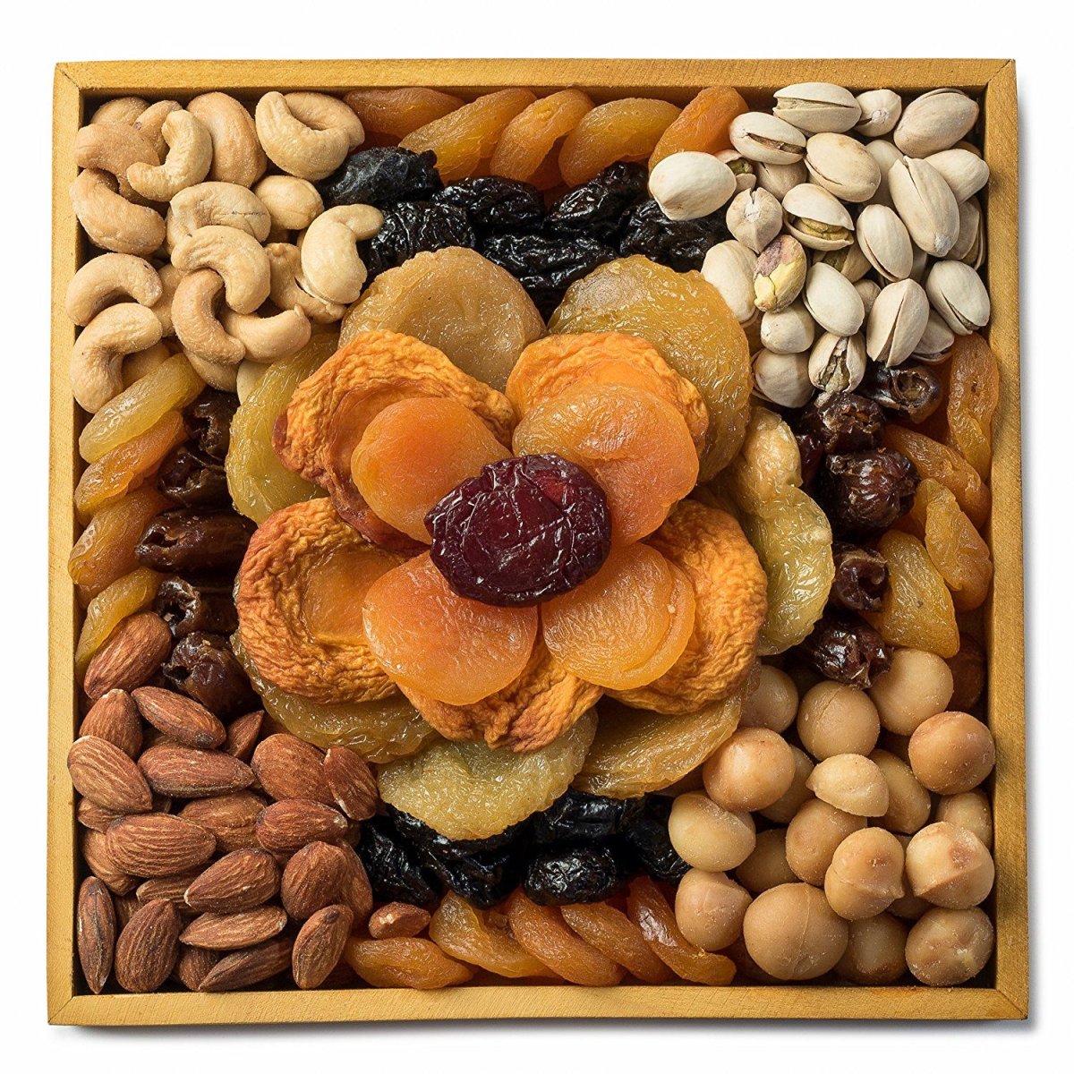 Корзина с сухофруктами и орехами