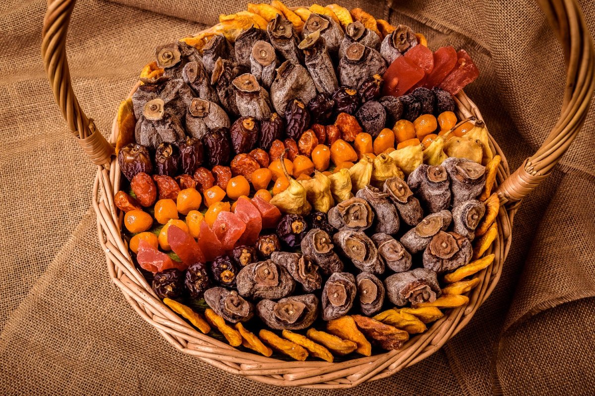 Корзина с орешками