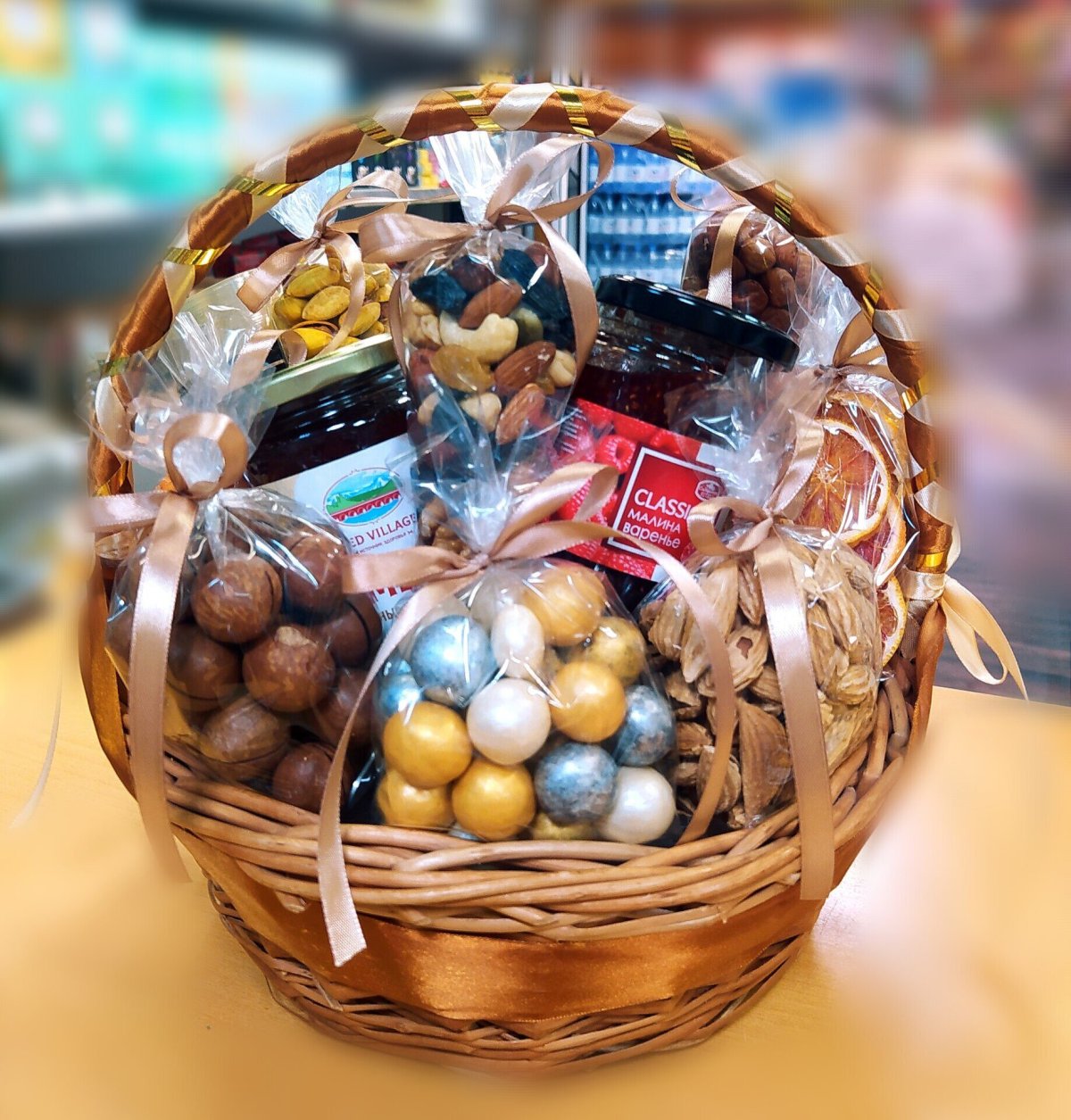 Панно из сухофруктов