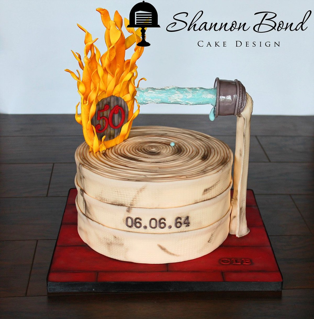 Бутылка декорированная для пожарных