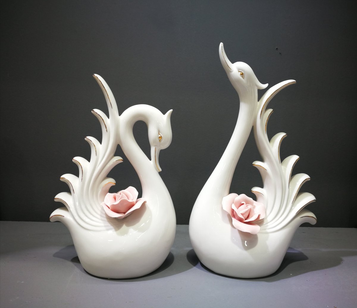 Фарфор пара лебедей