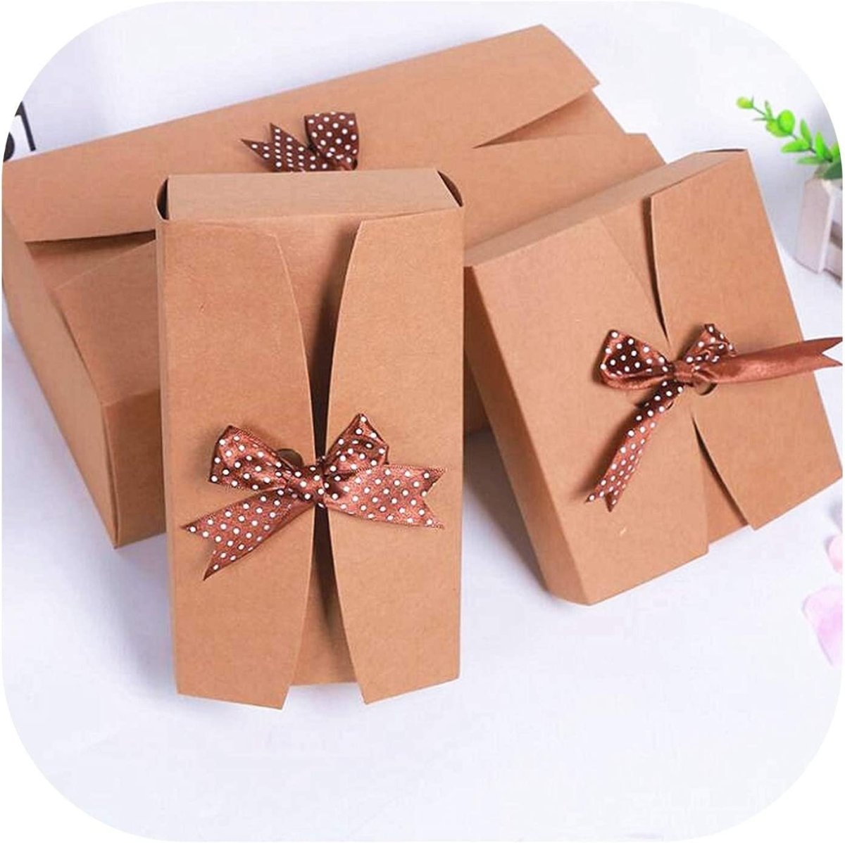 Подарок в крафтовой бумаге