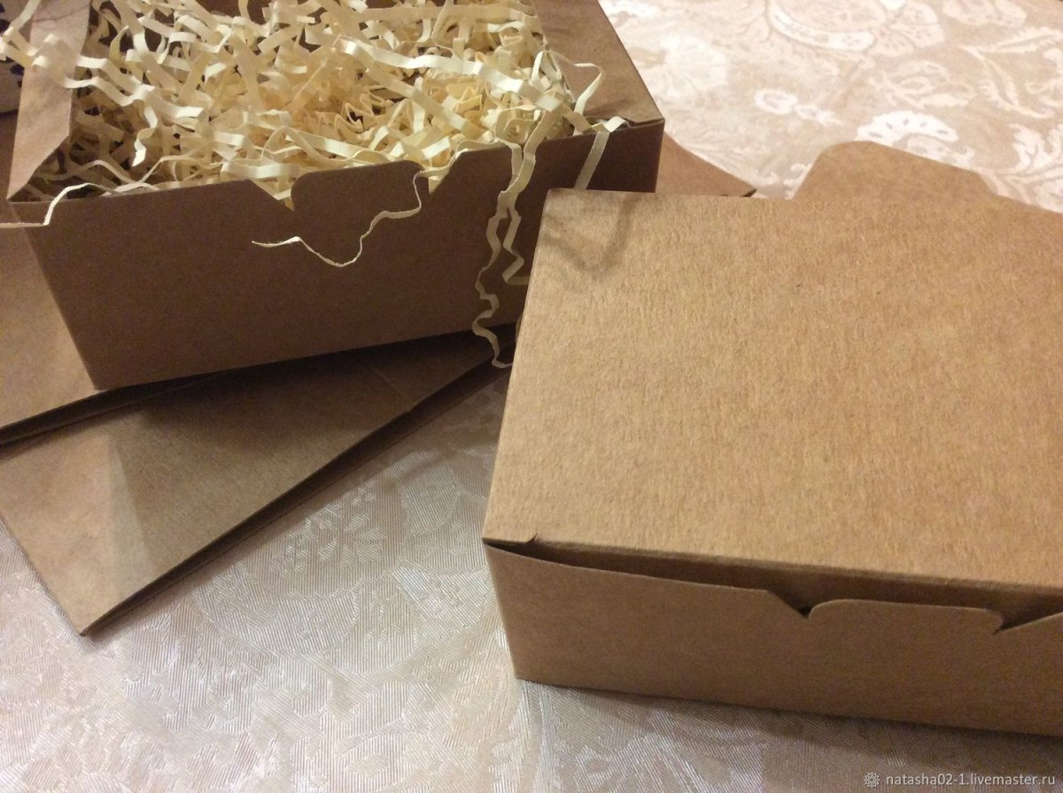 Крафтовая коробка для подарка